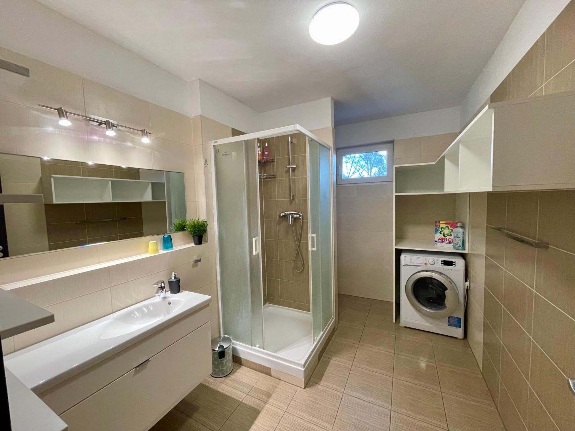 Rosnicka, Perfect Location With 24h Checkin, Balcony, Ac & Free Parking Appartamento Bratislava